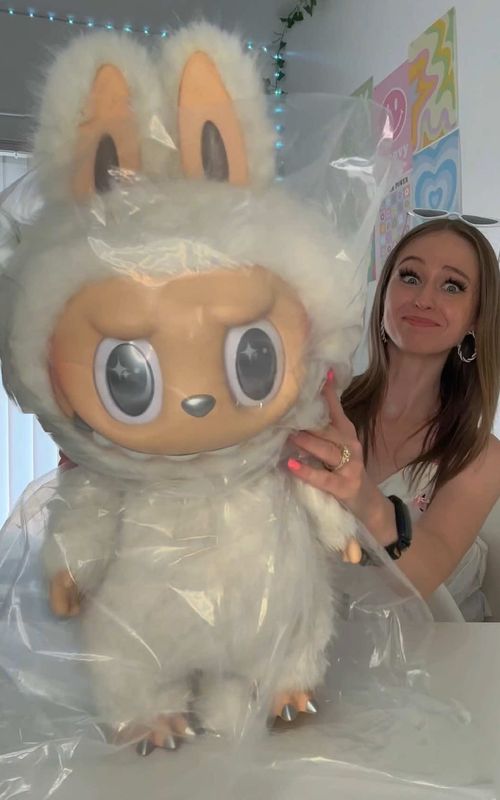 Replying to @BENTLEY Let’s unbox the WORLDS BIGGEST Mystery LABUBU!!!🫢✨🙈☁️⁉️ #asmr #foryou #labubu #labubuunboxing 