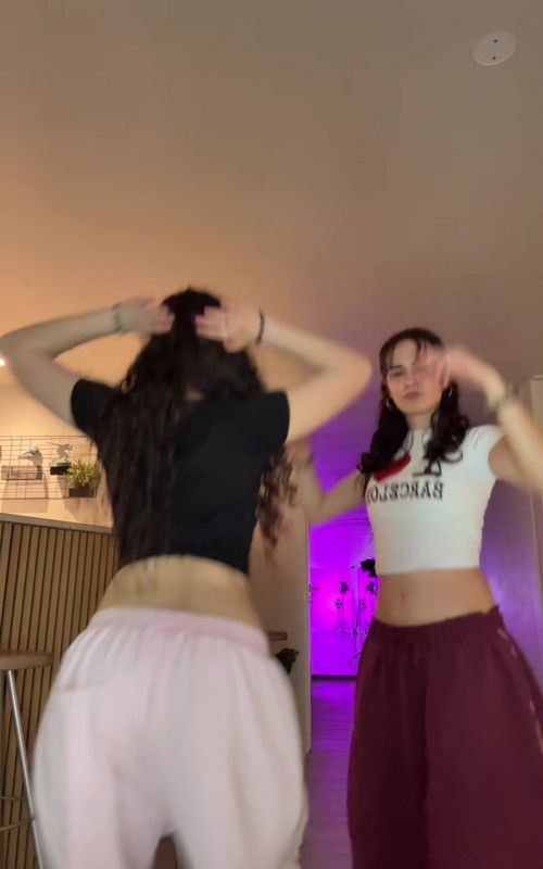 w/@miirelaisdancing (dc:@mena 🍒) #copines #duodance 
