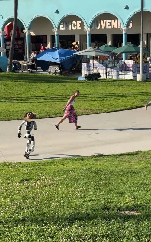 Robot chasing people #robot