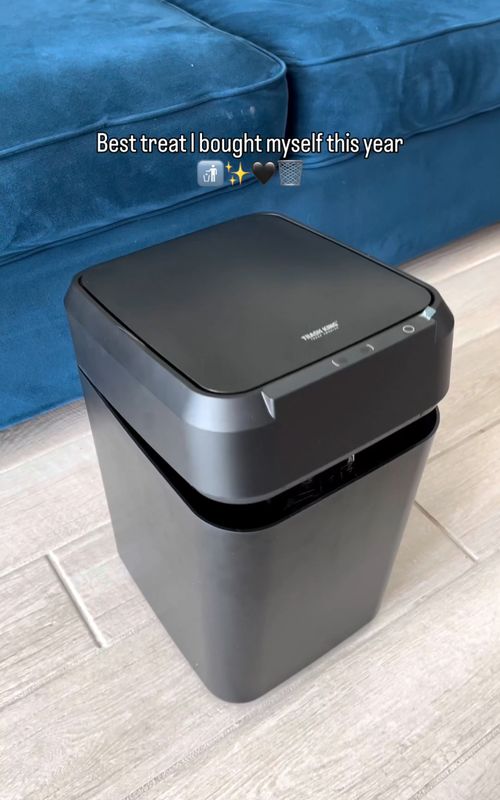 One of those upgrades you didn’t know you needed… until you have it 😌✨ Meet the Royal Bin™ NOIR — Self-Sealing Smart Trash Can 🗑️🤖 • Never tie a trash bag again • Never worry about replacing another bag • Built-in odor protection to keep your home fresh 🌿 A small upgrade that makes everyday life a lot easier. #trashking #royalbin #smarttrashcan #homeupgrade #modernhome #luxuryhome #cleanhome #homegadgets #organizedhome #homeaesthetic #minimalhome #smartliving #dailyupgrade #fyp #reels #shorts