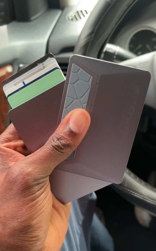 The most satisfying wallet I’ve ever used… wait for the pop 👀 #coolgadgets #mensessentials #tiktokshopfinds #minimalist #musthave