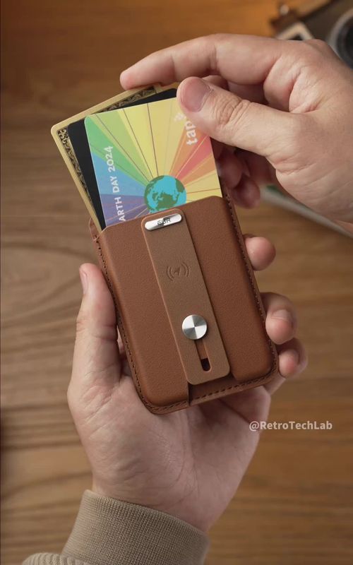You’re not losing this wallet. With built-in Find My, it plays a sound so you can track it anytime. Holds your cards, snaps onto your phone, and works as a stand. #esrmagsafewallet#esrtech#ersmagsafe
