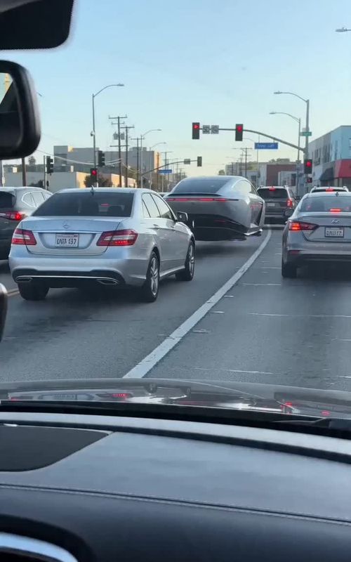 POV: traffic was already bad… then a flying car pulls up next to you 😳 Be honest, would you buy one of these or do you still not trust it? #SHORTLABZ #FlyingCar #FutureTech #CrazyTraffic #ViralVideo