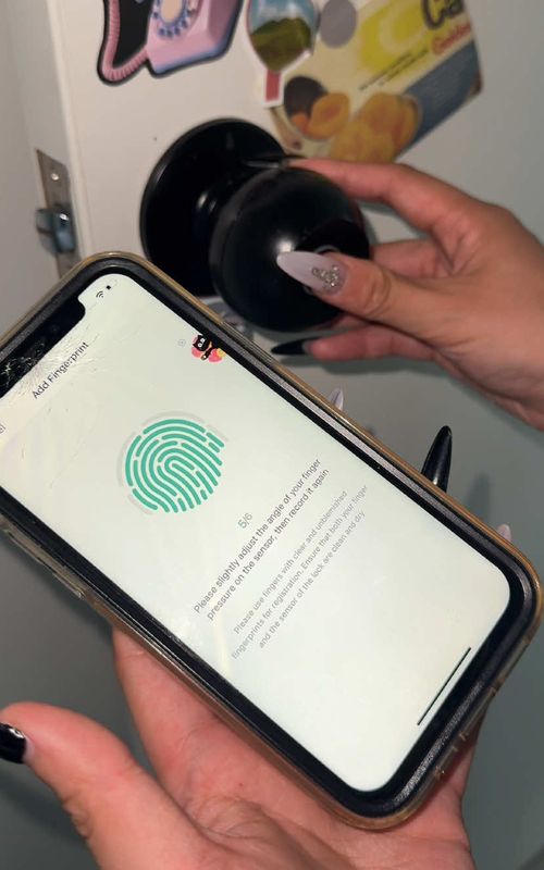 Tap in lock out!!!! #tiktokshop #fyp #fy #foryou #tiktokmademebuyit #tiktokshopspringglowup #springtok #tiktokshopfinds #viral #fypシ #tiktokshopcreatorpicks #mensessentials #trending  #Tech The  #techtok  #tiktoktech  #EcoFriendly #foryoupage #Explore #POV #realestatetiktok ##smartdoorknob  #lock#knob #tiktokshopsummersale 
