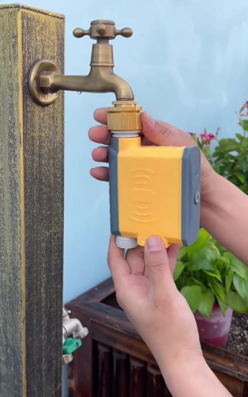 Easy to water garden with phone😏#gadgets #coolgadgets #coolstuff #product #shopping #amazonfinds #amazonmusthaves #learnontiktok #tiktokmademebuyit #fyp 