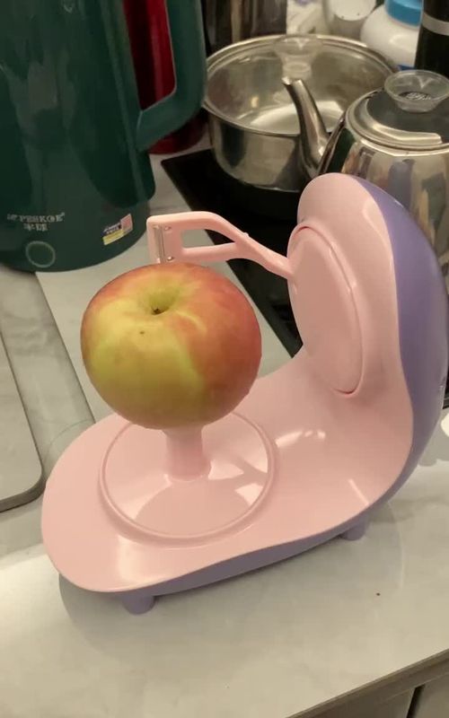 I can finally buy fewer band-aids at home. Smart gadgets are such a lifesaver for the clumsy-handed #peelanapple #peelingmagic #dailysharing #innovativeanduniqueideas 