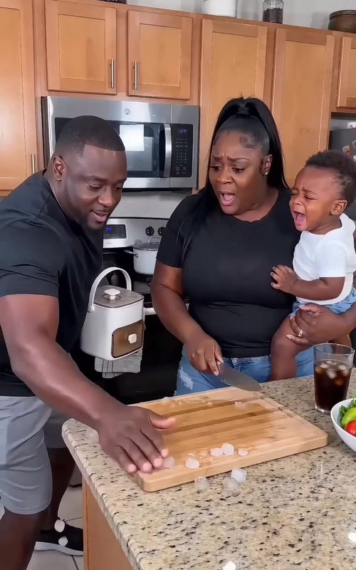 No more boring ice trays. 🙅‍♂️ Pour, press, and enjoy instant custom ice! 💀🥤 Link in bio to get yours! 🛒 #kitchenhacks #coolgadgets #tiktokfinds #tiktokshop #Summer 