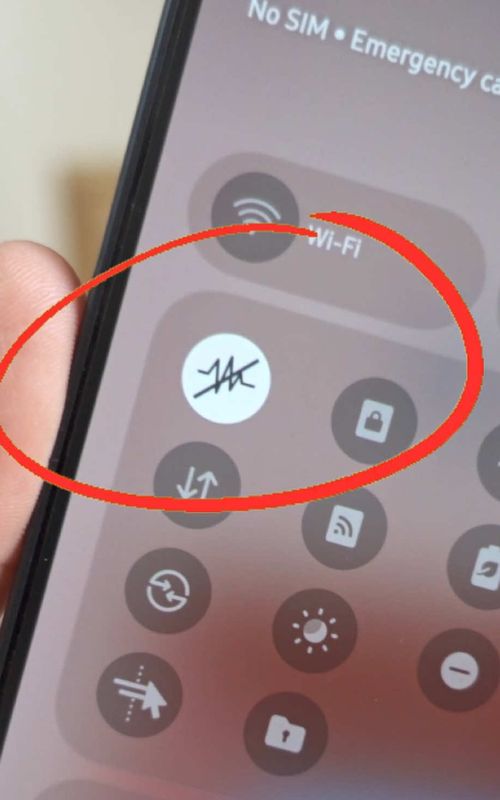 Samsung privacy hack most people miss 👀 This hidden “Sensors Off” feature blocks your camera and mic instantly. No app access. Full control. Try it and tell me if you knew this. #Samsung #PrivacyTips #TechTips #Android #TikTokLearningCampaign 