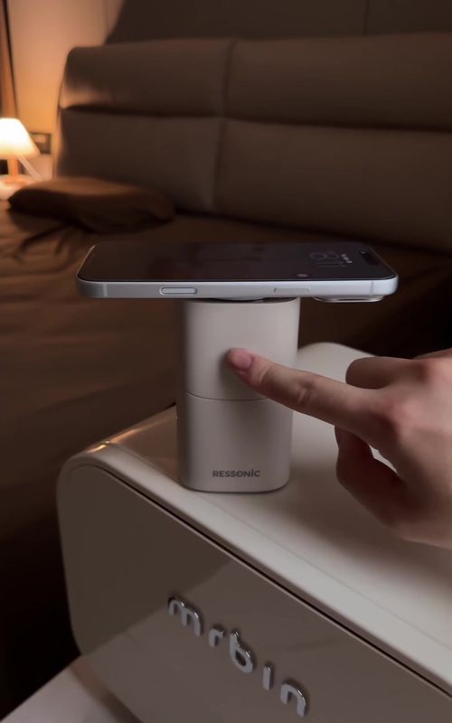 Ok! This is my dream charger #wirelesscharger #techfinds #chargingstation #techtok 