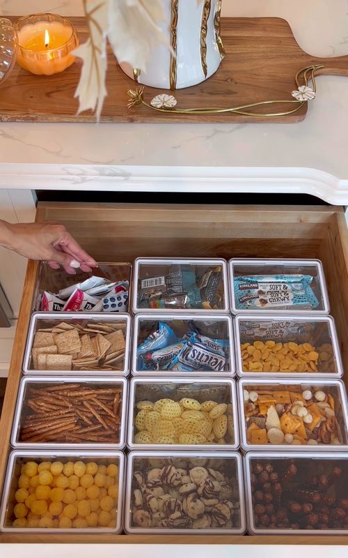 You know that one thing on your to do list you never get around to tackling? Today I finally got a chance to get it done. This chips/snack drawer was always a hot mess. The worst part, is when the kids open up a bag of chips and forget to add a clip to keep the chips fresh. So I decided to get it organized with these air tight organizers. This way our snacks stay fresh longer and most importantly… we can see all our snacks! Here’s how it all looks now! What do you think? #drawerorganization #asmrorganizing #snackdrawer 
