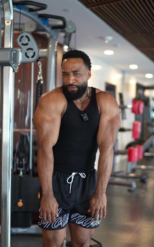 The cable machine is a quick way to hit all three delts if you’re short on time. Now these exercises should not be the only exercises you do for shoulders but they are great to do on your chest focused push day. #shoulderworkout 