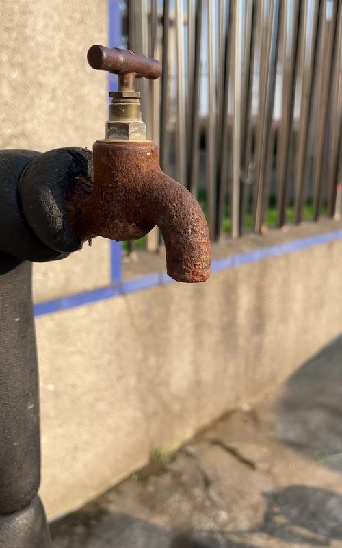 WoW… It Secures Pipe Perfectly! #ropework #fishing #camping #ropetutorial #knottutorials #knottutorial #ropeskills #ropes #rope #ropeworker #handywork #handyhacks #handyman #lifehacks #crafting #climbing #sailing #boating #knot #knots 