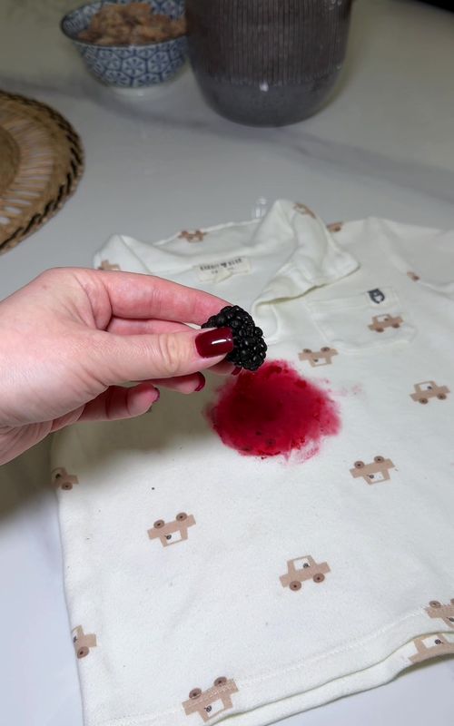 Laundry hack I wish I knew sooner as a first time mom 🍓🤯 #laundryhack #laundry #momhacks #cleaninghacks #kidsclothes 