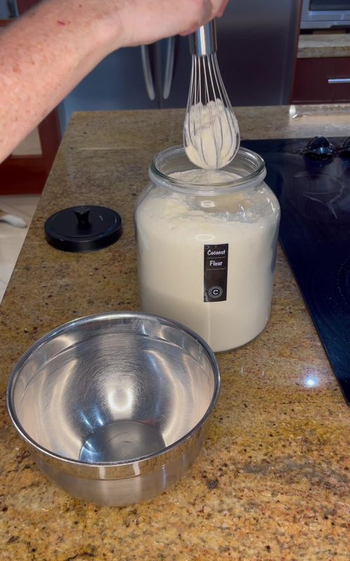 More kitchen hacks #fyp #tidytok #organizing #organizar #CleanTok #lifehacks #kitchen #kitchenhack #FerragamoLetsDance #DontSpillChallenge