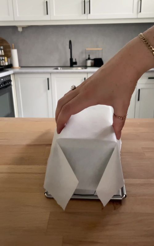 No more baking paper struggles! 😍🫶🏼 #lifehack #hack #bakinghack #baking #asmr #organizedhome #foryou 