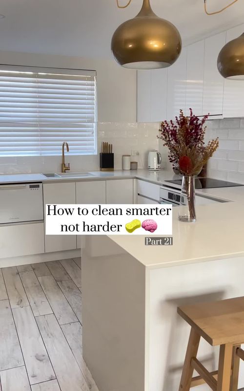 How to clean smarter not harder - Part 21 🧽✨ #cleaninghacks #cleaningtips #homehacks #homehackswithcarolina #tipsandtricks 