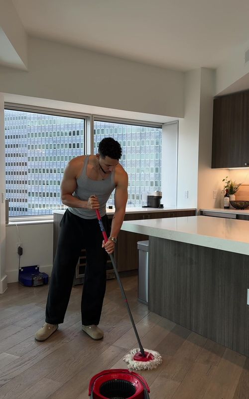 cleaning the apartment and letting some R&B slow things down. been so locked in building @Sondaire, creating, and staying on top of everything lately… this weekend reset is the pause I needed. #cleaningmotivation #apartmenttherapy #weekendreset #menlifestyle #SelfCare #cleaningtiktok #cleanwithme #explorepage #sundayvibes #sundayreset 
