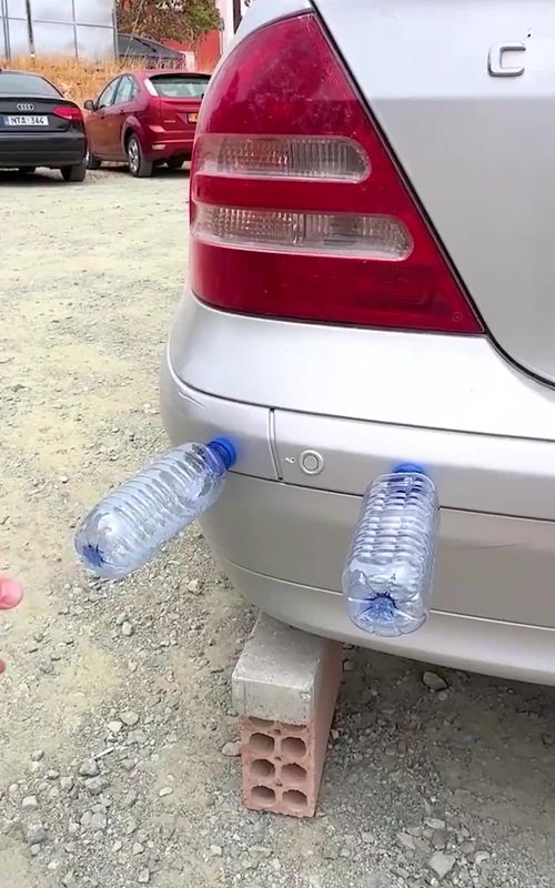 No need to spend much! Old plastic bottles make great bumper diffusers! 🚗  #carsoftiktok #mechanic #diy #upcycling #craft #budgetfriendly 