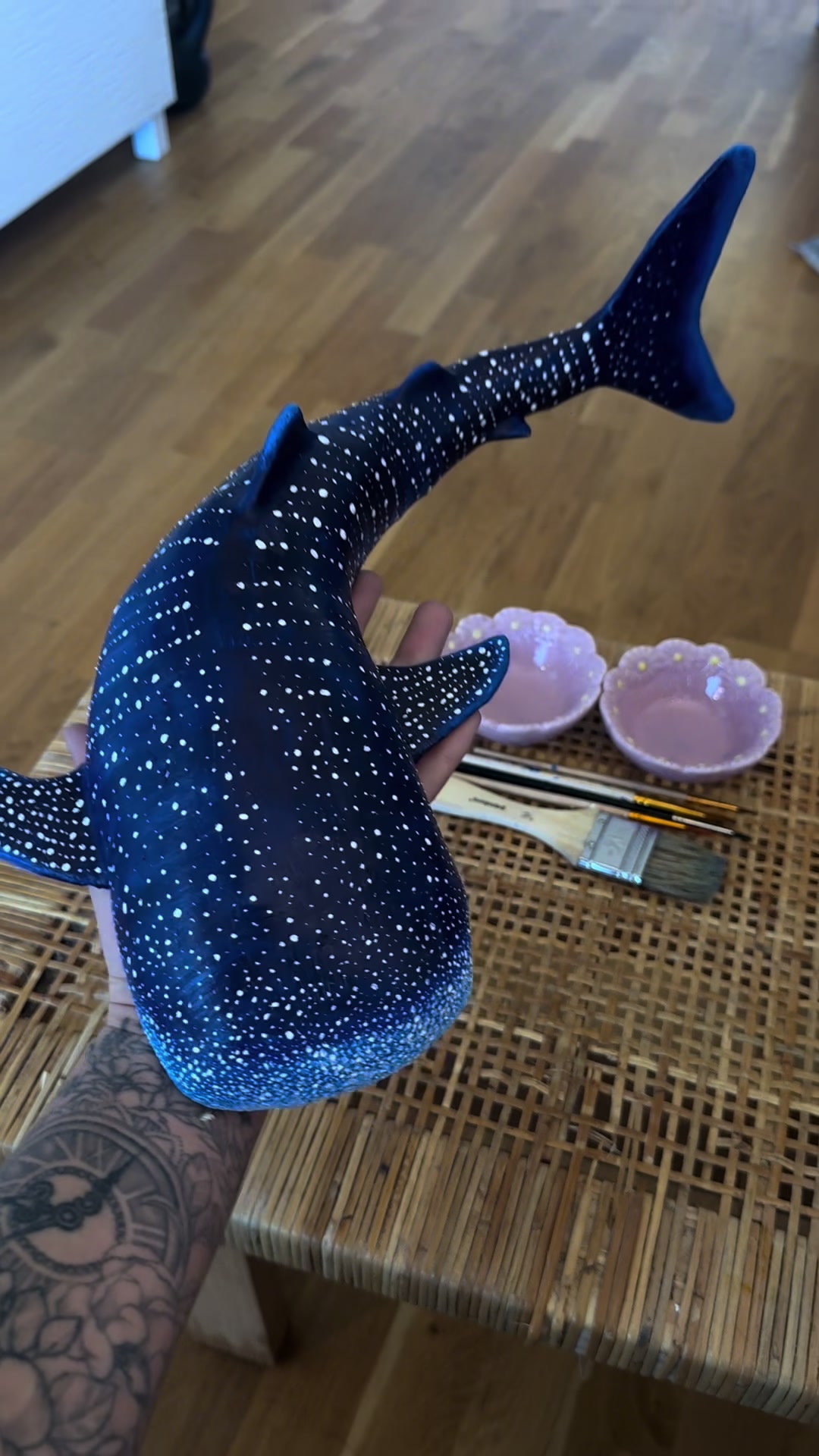 Time is here to try out the viral shark made of cardboard 🦈 So here is the tutorial for you that want to try it 🫶 . #cardboarddiy #DIY #animalcraft #cardboard #craft  
