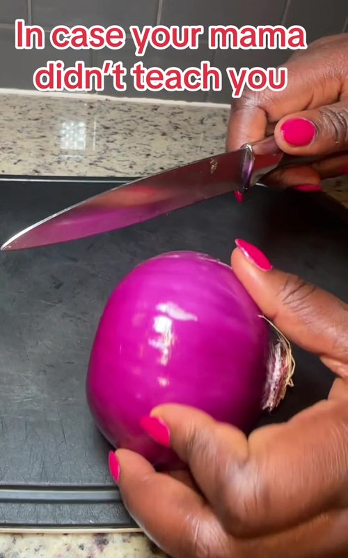Save this easy kitchen hack for later. Follow me for more ✅ #tiktokviral #lifehack #homehacks #easyhacks #kitchenhacks 