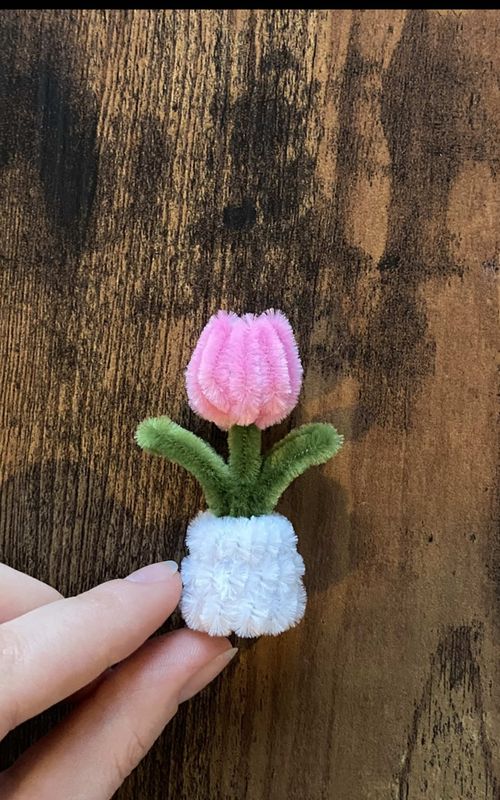 MINI TULIP tutorial 🌷- pipe cleaner diy 📸 Send me what you made ! This is honestly the cutest thing I’ve made so far I love my tiny tulips ! 🌷  #pipecleanerflower #foryoupage #tutorial #handmade #tulips 