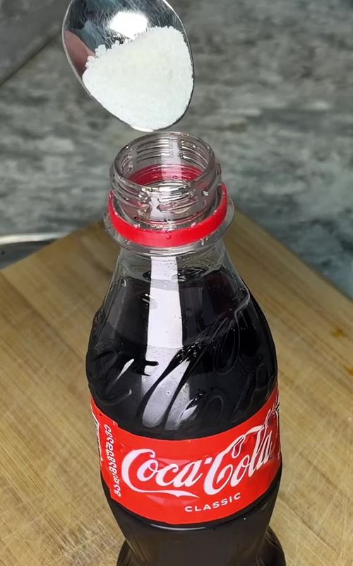 Coca-Cola and Salt Clean Burnt Stovetop (Shocking Results) #LifeHack #cleaning #stove 