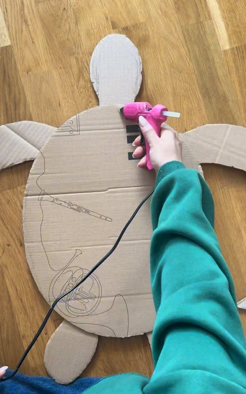 Lets make some more cardboard crafts! This time a #diycardboard Turtle!🐢 #diy #diyhacks #viraldiy #craftideas 