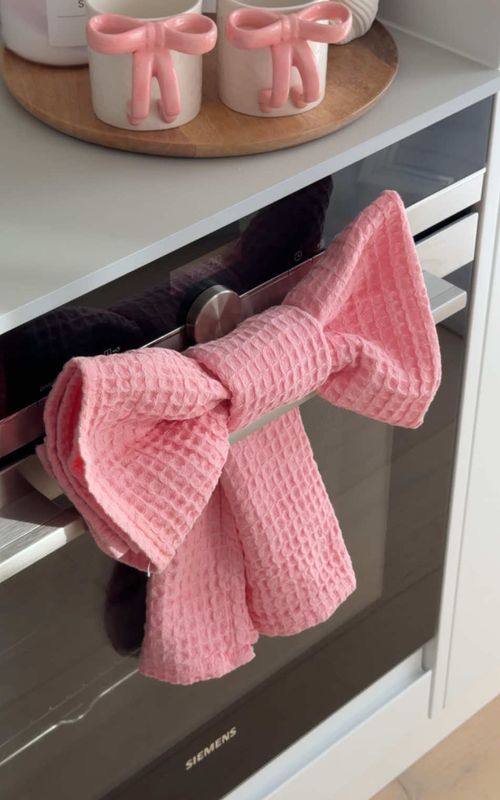 4 folding hacks you NEED to try 🎀 the kitchen towel hack makes your kitchen look sooo cute 🤭 #CleanTok #foldinghacks #folding #homehacks #hometips 
