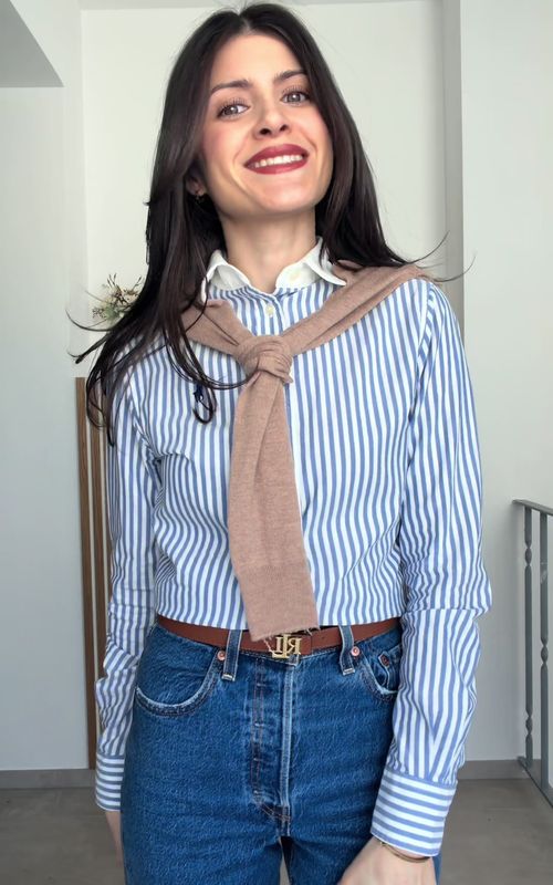 The easiest way to style your shirt 💕  Follow for more #fashionhacks #fashiontips #outfitinspo #classystyle #styleinspo 