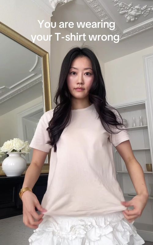 How to style your t-shirt | did you know this trick? #styleinspo #fashion #howtostyle #viral #hack 