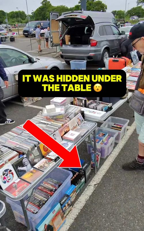 How was it still there for that price?? at the car boot sale uk great finds  #Carboot #carbootsale #carbootfind #carbootfinds #carbooting #fleamarket #yardsale #garagesale #thrifting #thrift #thriftshopfinds #thriftshop #charityshop #charityshopfind 