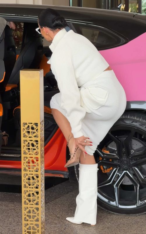 👸🏽 👠 From Chanel to Chanel-Queen outfit upgrade 😜  #bts #viraltiktok #luxurylifestyle #fashion #fyp 