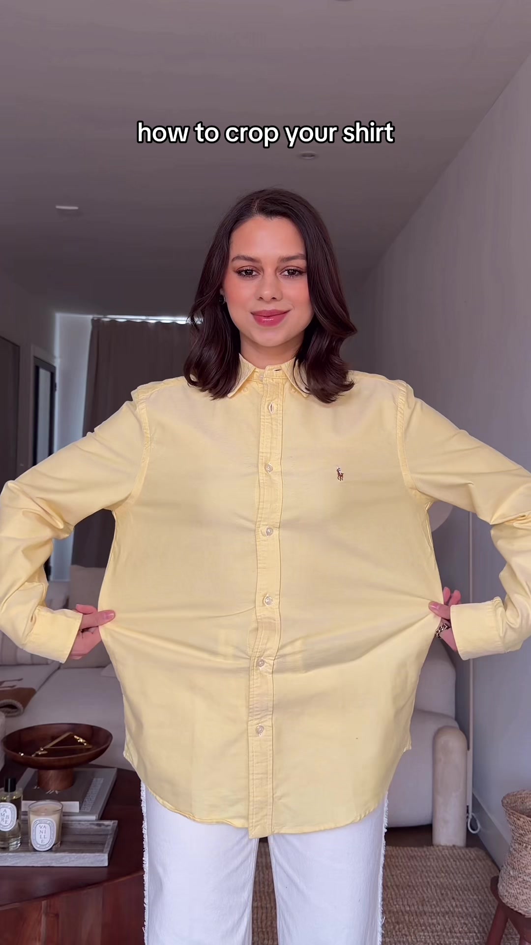 How to crop your shirt 💛 | A must-save way to tuck-in your shirt so it will stay all day long 🤯 #fashionhack #styling #fashion 