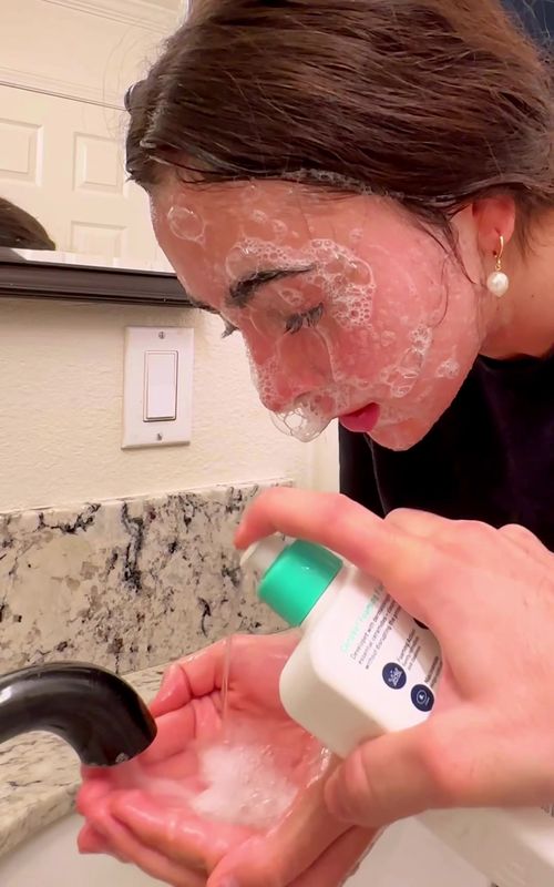 She started scrubbing so hard 😂