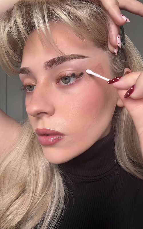 ad smokey feline eyes 🐈‍⬛🪩 products i used: @YSL Beauty velvet crush single shadows in shade 32 & 33 @L'Oréal Paris UK le khol naturel in shade 111 urban grey @urban decay moondust shadow in shade cosmic @Armani beauty vertigo lift black mascara other products on my face: @pradabeauty prada reveal foundation in 40X67Y @Lancôme teint idole ultra wear concealer in ivo(c) @Valentino.Beauty eye2cheek in shade 9 @lorealparisuki le duo serum #makeup #eyeshadow #makeuptutorial #makeuptips #hack #makeuphacks #beautyhacks #cateyes  