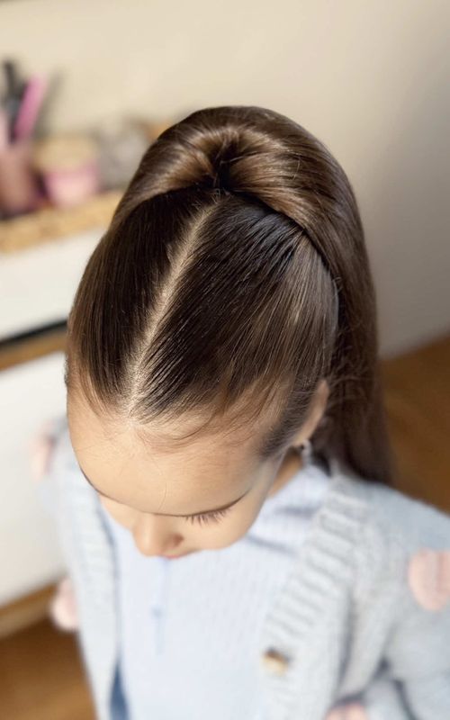 If your ponytail looks flat… watch this 👀 One simple trick = BIG volume 💥🎀 Game changer! #hairhacks #easyhairstyle #volumehair #ponytail #kidshairstyles 