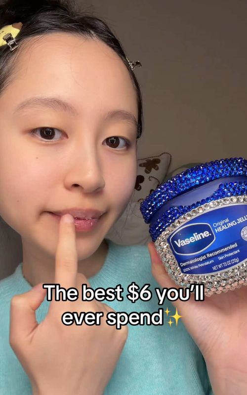Vaseline is that girl🎀✨ @Vaseline #vaseline #bodycare #skincaretips #skincareroutine #affordableskincare Vaseline skincare hacks, skin hacks, Korean skincare 