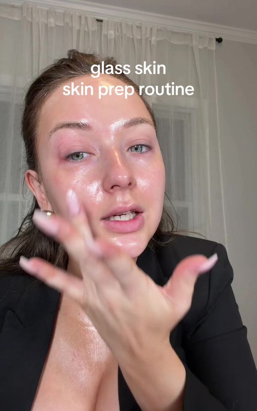 talk about skin that looks like glass omg it’s so glowy andddd all affordable products 🤭 @Vitamasques US @byoma #skinpreproutine #glassskin #skincare #affordableskincare #drugstoremakeup 