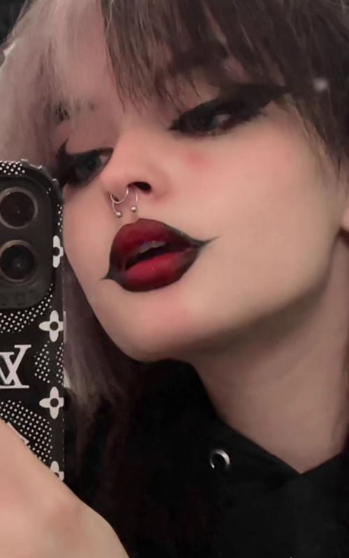 Reply to @i_am_de_weeb ignore the pimple. #THEYTHEMPRONOUNS #makeup#makeuptutorial#lips#liptutorial#alt#gothic#lgbtq#fypシ