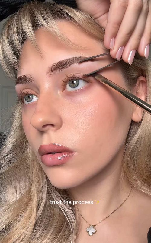 trust the process✨✨ following @Anna Beauty Creator tutorial 🫶🏼 products i used: @Huda Beauty creamy obsessions greige eyeshadow palette  @urban decay moondust sparkly shadow in shade cosmic  @Maybelline NY sky high mascara in brown  #makeup #beauty #makeuptips #beautyhacks #eyeshadow #makeuphacks 