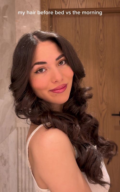 Overnight sock curls to wake up with princess hair 😮‍💨🧦 #hairstyletutorial #heatlesscurls #overnightcurls #hairtok #hairtutorial #howto #saç #saçmodelleri #pinteresthair #girlygirl #hairtok #contentcreator 