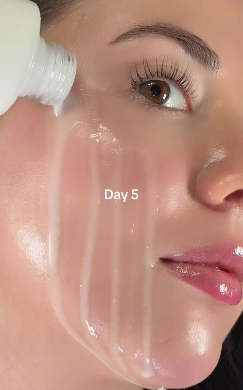 Dry to glowy skin in 7 days✨ whenever my skin looks dull i reach out to my trusted toner from Hayejin #koreanskincare #inaweek #glassskin #hayejin #kbeauty 