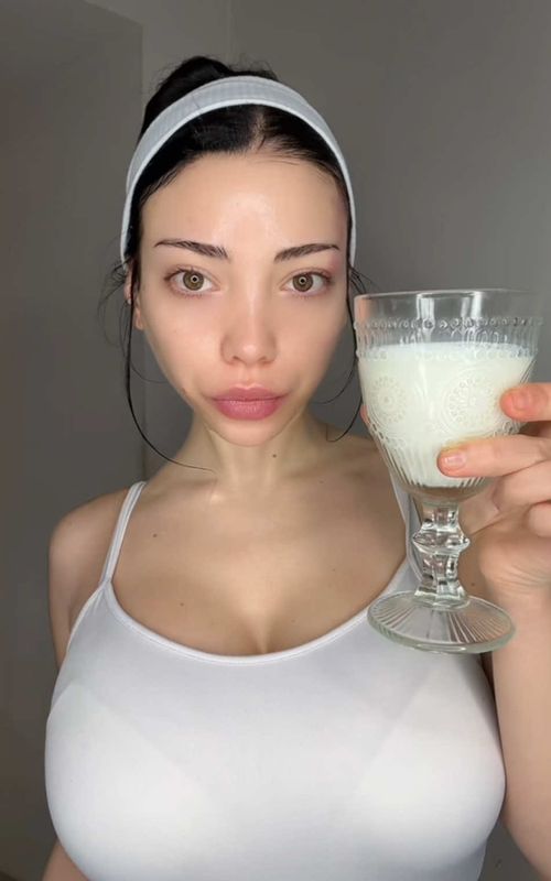 3 foods that support your feminine hormones for glowing skin and stronger feminine energy ✨ #beauty #glowup #skincaretips #glowingskin #beautytips 