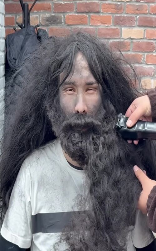 From homeless man to handsome model #haircut #hairstyle #hairtok #hair #usa🇺🇸 