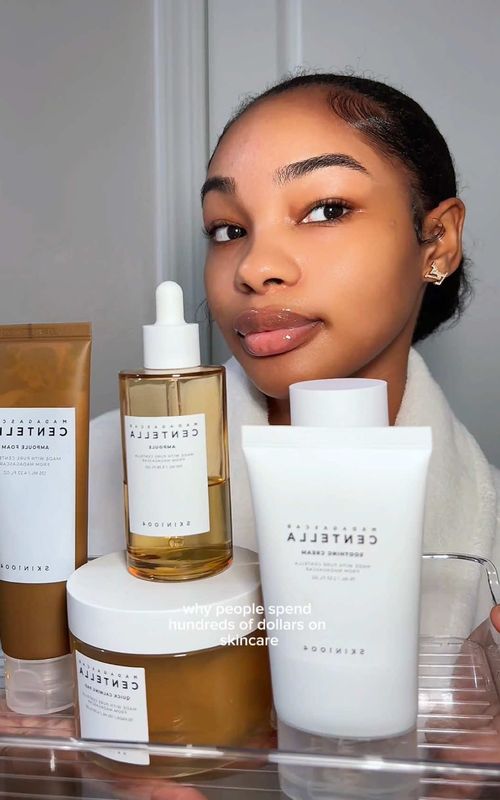 ad ✨ Glass skin isn’t as unachievable as you think! You don’t need to spend hundreds💰 this MUST HAVE skincare set is all you need for that radiant glow 🤍 @SKIN1004 US #centellaasiatica  #tiktokshopcreatorpicks #porecare #skincare #acneskincare 