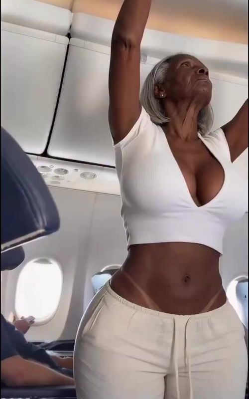 #creatorsearchinsights  She is old and still beautiful— Blacks are naturally endowed 😳🤭 #lifestyles #tr 
