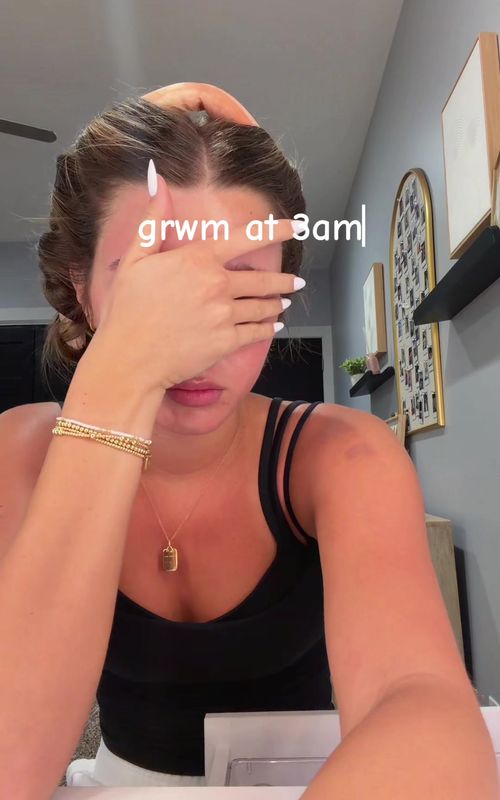 felt like doing a chatty grwm at 3am while I was still half asleep 😗 #grwm #morning #travel 