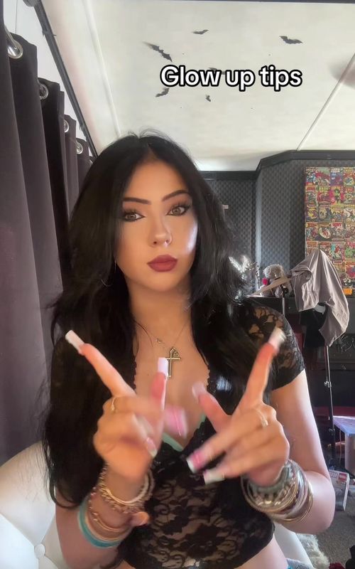 Glow up tips from someone who knows what they’re talking about let me know if you want any be tip# on other things 😛💋and you’re all perfect the way you are🩵 #GlowUp #glowuptips #glowuptipsforyou #fyp #foryoupagе 