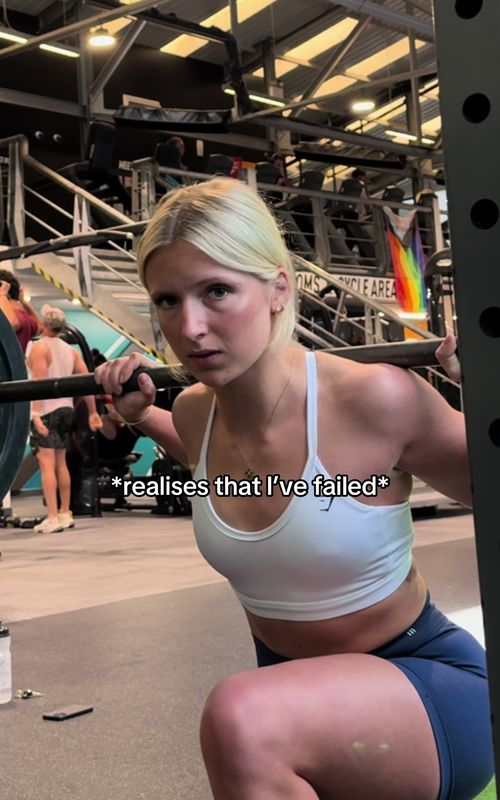 Imagine the chaos if that man wasnt there 🤣😨 #gymfail #GymTok #gymfear #gymhumor 