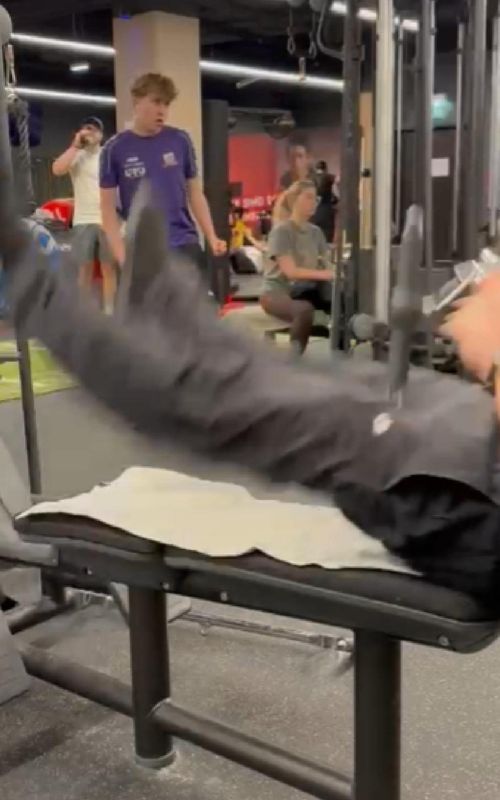 subtle foreshadowing. #gym #fail#cleverfit #fyp